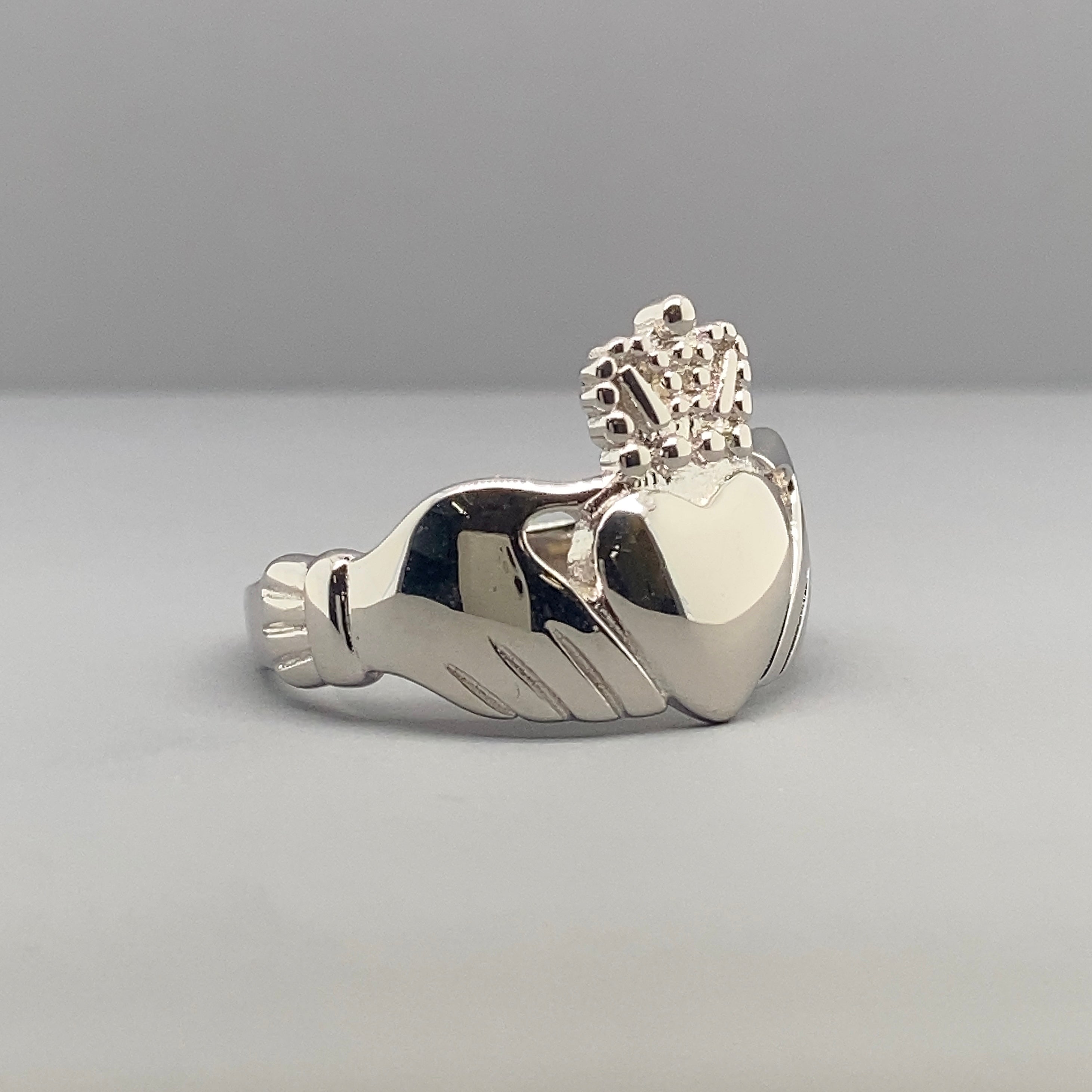 Mens sterling silver claddagh on sale ring