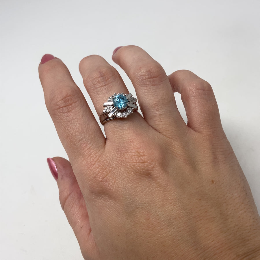 18ct White Gold Diamond and Blue Cubic Zirconia Cluster Ring (c. 0.15 - 0.20ct) - Size L