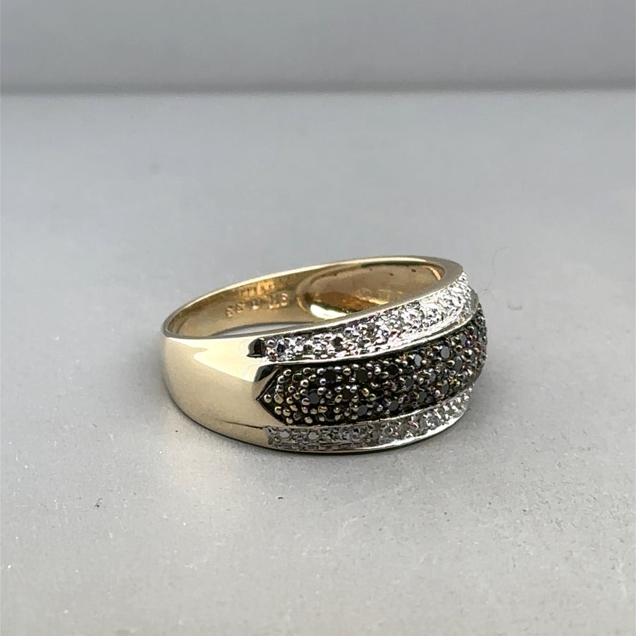 9ct Yellow Gold Black and White Diamond Ring (c. 0.33ct) - Size T