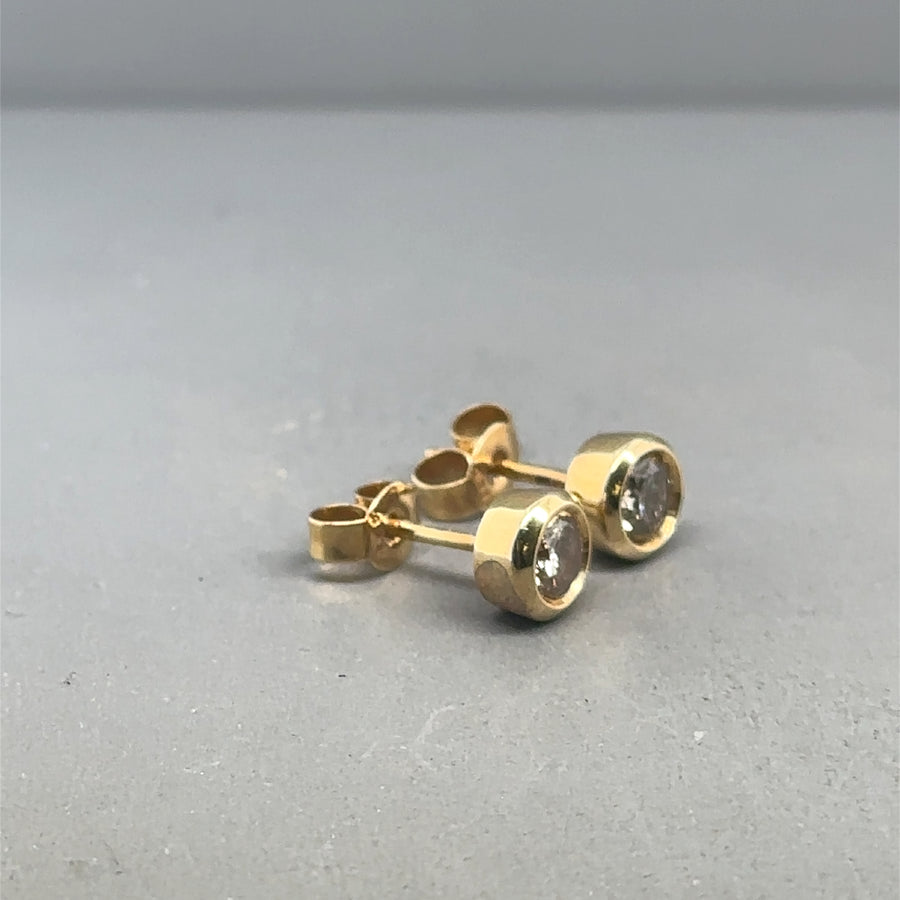 18ct Yellow Gold Single Stone Diamond Stud Earrings (c. 0.65 - 0.70ct)
