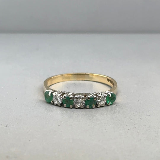 18ct Yellow Gold Emerald and Diamond Ring (c. 0.24ct) - Size N