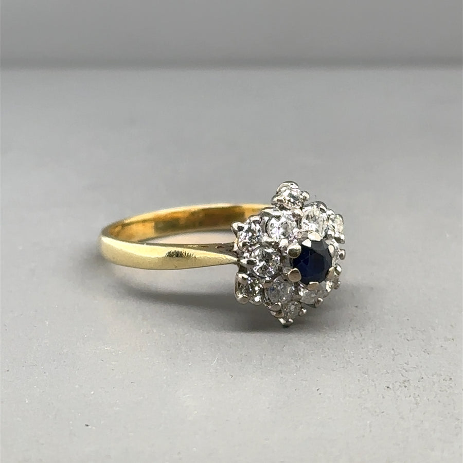 18ct Yellow Gold Diamond and Sapphire Cluster Ring (c. 0.30 - 0.40ct) - Size K