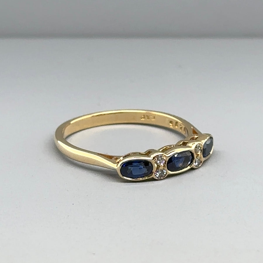 18ct Yellow Gold Diamond and Blue Topaz Ring - Size Q