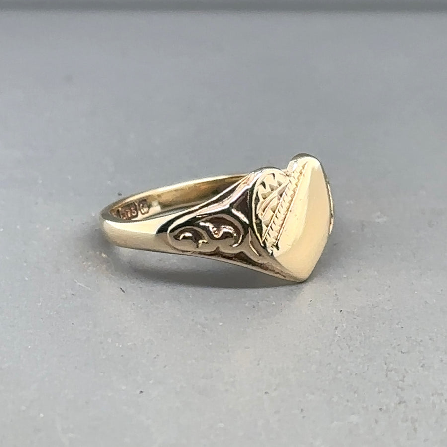 9ct Yellow Gold Heart Signet Ring - Size H 1/2