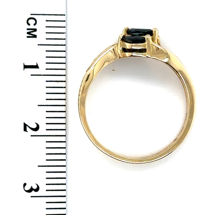 18ct Yellow Gold Sapphire and Diamond Fancy Ring (c. 0.15 - 0.20ct) - Size M