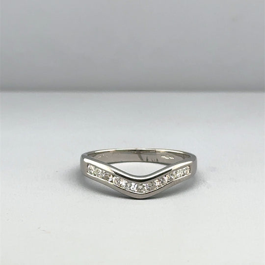 9ct White Gold Diamond Chevron Ring (c. 0.25ct) - Size L