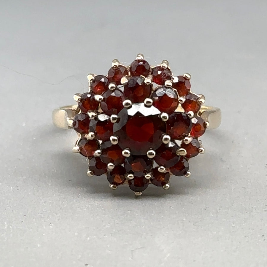 9ct Yellow Gold Garnet Cluster Ring - Size L