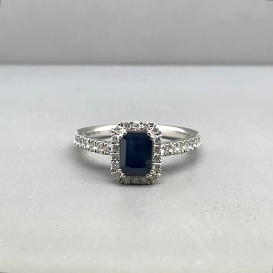 18ct White Gold Diamond and Sapphire Ring (c. 0.67ct) - Size O