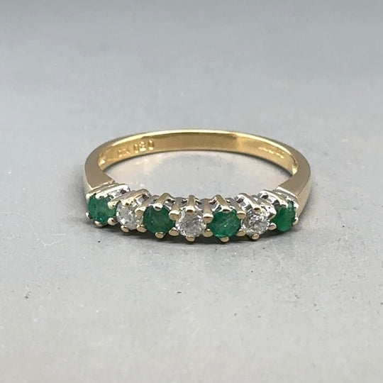 18ct Yellow Gold Diamond and Emerald Ring (c. 0.30ct) - Size N