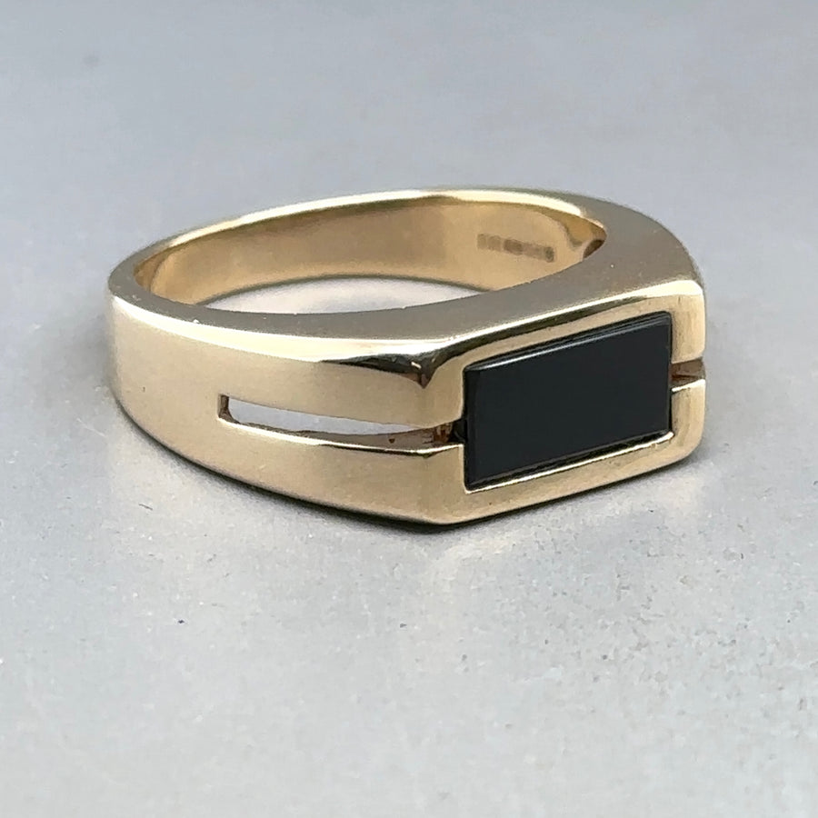 9ct Yellow Gold Open Band Onyx Ring - Size S