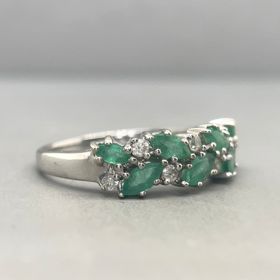 9ct White Gold Diamond and Chrysoprase Ring (c. 0.15ct) - Size P