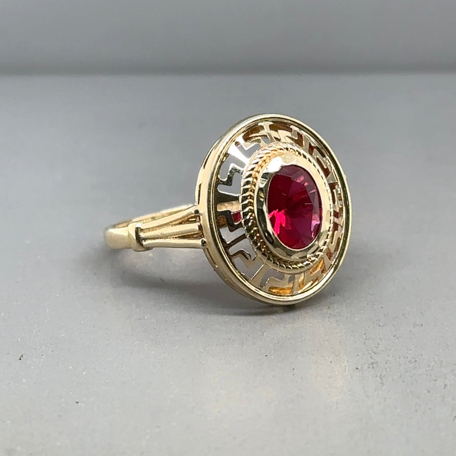 14ct Yellow Gold Red Synthetic Stone Ring - Size P