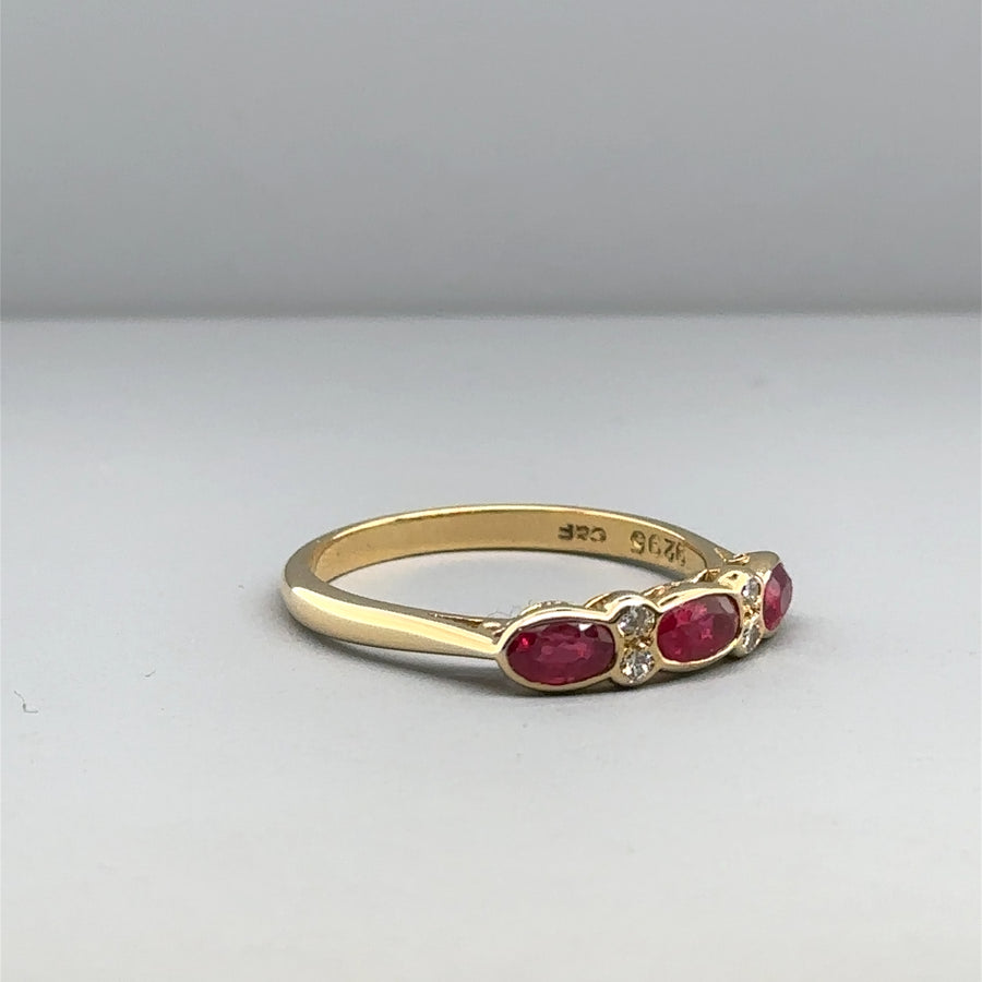 18ct Yellow Gold Diamond and Red Topaz Ring - Size P