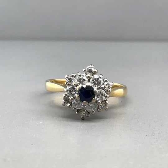 18ct Yellow Gold Diamond and Sapphire Cluster Ring (c. 0.30 - 0.40ct) - Size K