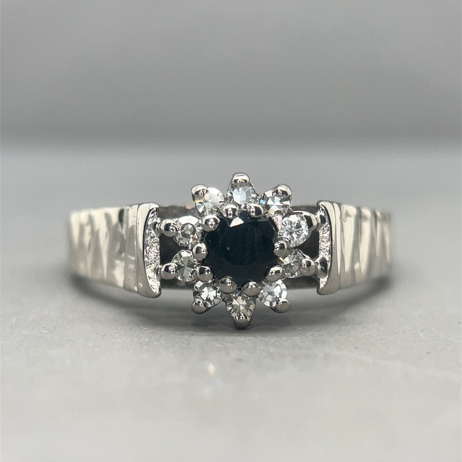 18ct White Gold Sapphire and Diamond Ring - Size O 1/2