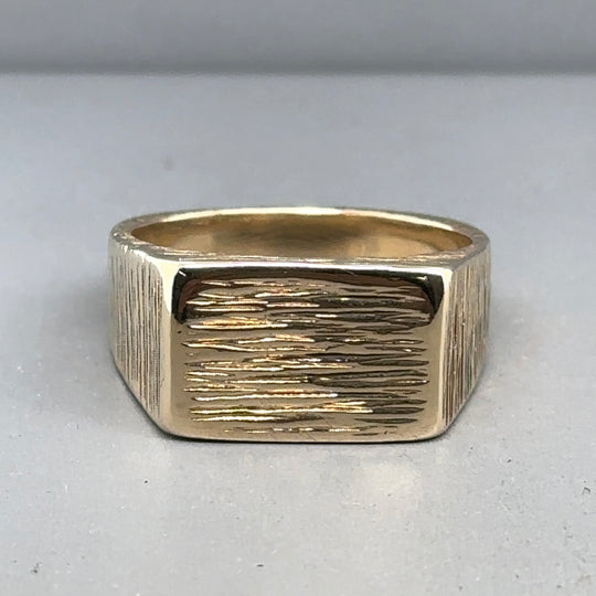 9ct Yellow Gold Textured Signet Ring - Size U 1/2