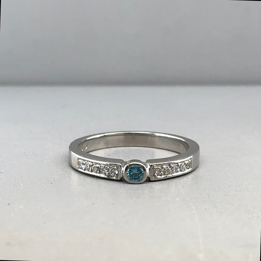 18ct White Gold Blue and White Diamond Ring (c. 0.17ct) - Size N 1/2