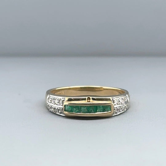 9ct Yellow Gold Diamond and Emerald Ring (c. 0.16ct) - Size M 1/2
