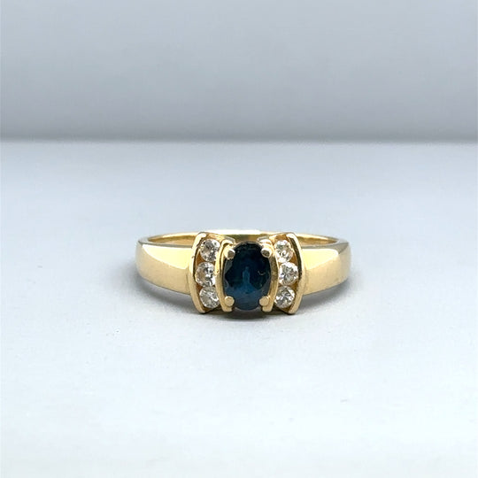 18ct Yellow Gold Diamond and Blue Topaz Ring (c. 0.10 - 0.15ct) - Size M 1/2
