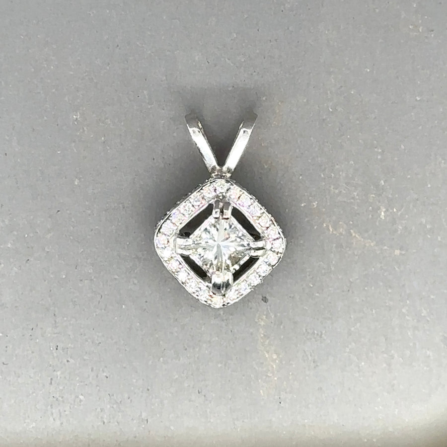 18ct White Gold Diamond Cluster Pendant (c. 0.90ct)