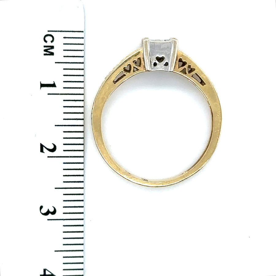 18ct Yellow Gold Square Diamond Cluster Ring with Diamond Shoulders (c. 0.30ct) - Size O