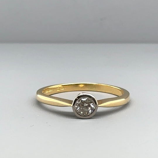 18ct Yellow Gold Single Stone Diamond Ring (c. 0.25ct) - Size O 1/2