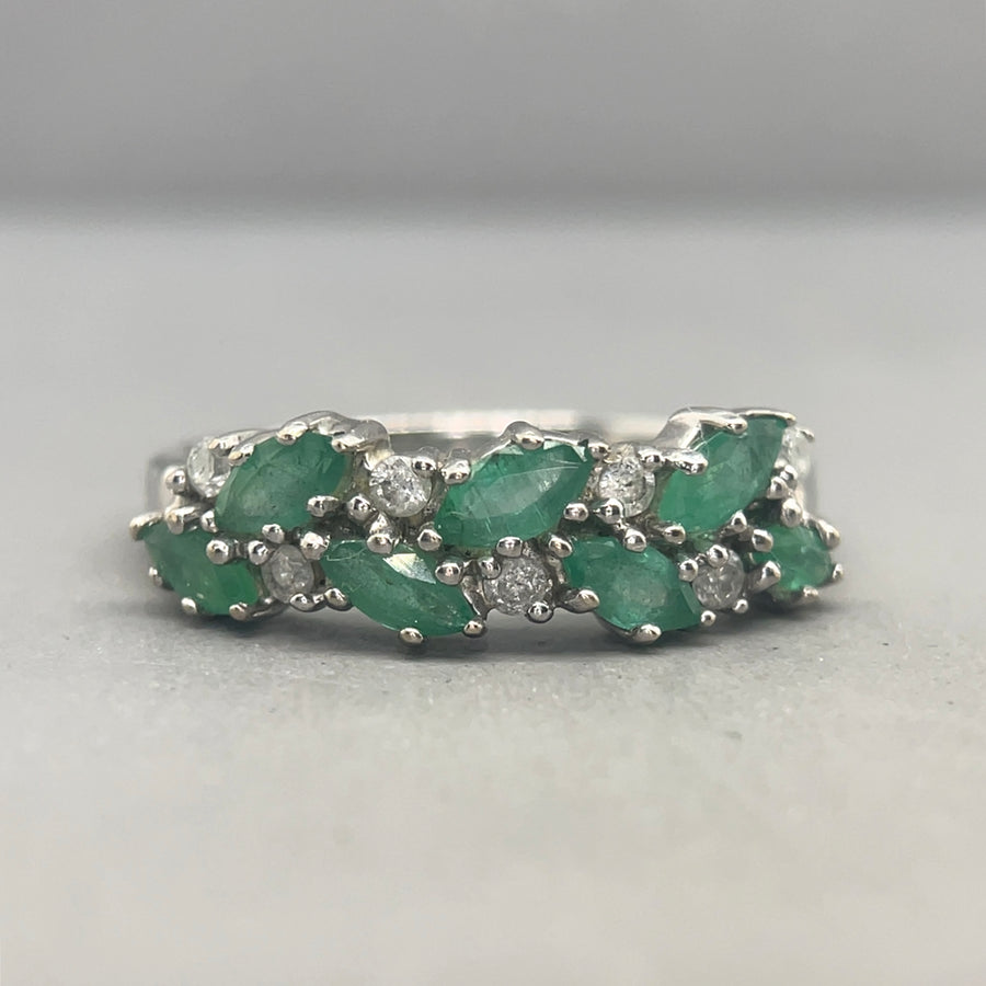 9ct White Gold Diamond and Chrysoprase Ring (c. 0.15ct) - Size P