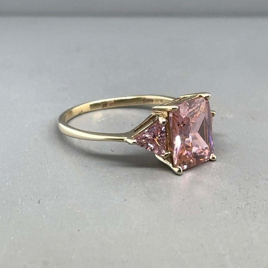 9ct Yellow Gold Pink Quartz Ring - Size R 1/2