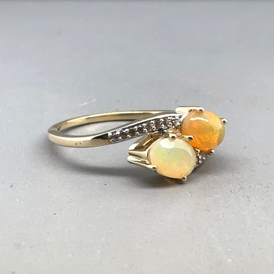 9ct Yellow Gold Synthetic Stone and Cubic Zirconia X-Over Ring - Size P 1/2