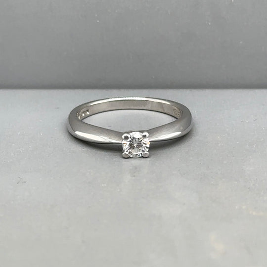 18ct White Gold Single Stone Diamond Ring - Size M