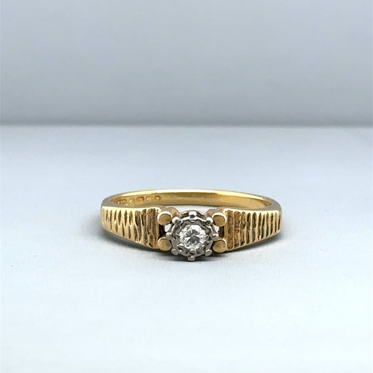 18ct Yellow Gold Single Stone Diamond Ring - Size P 1/2