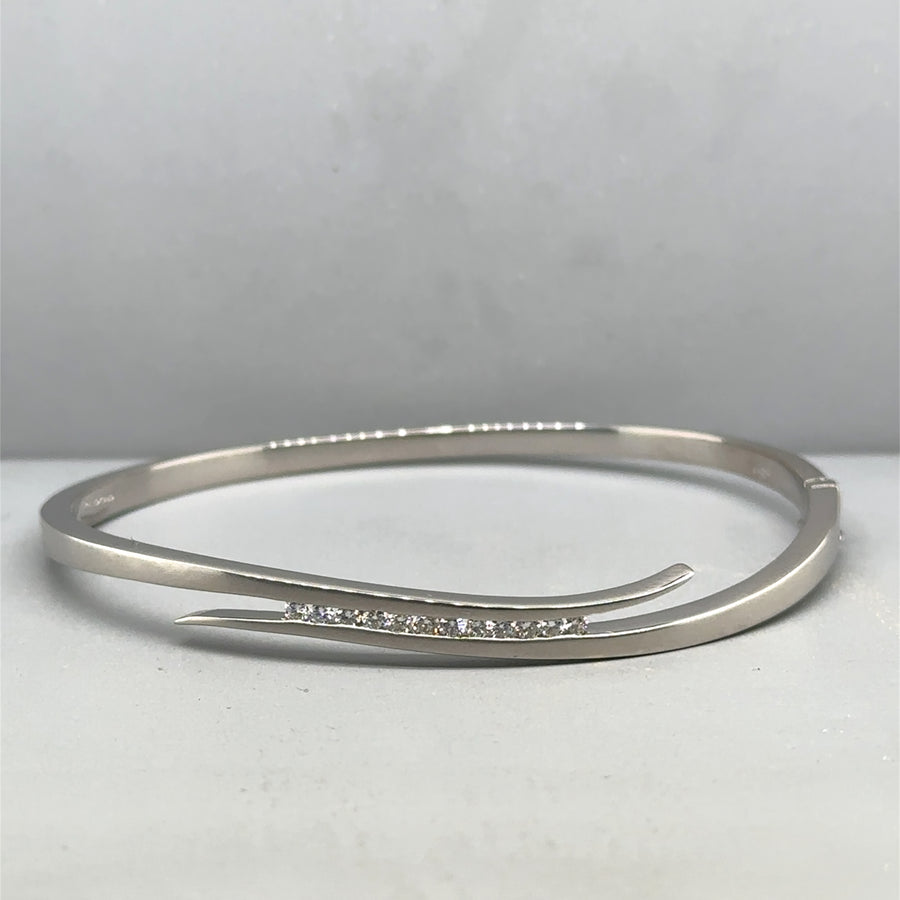 18ct White Gold Diamond Set Bangle (c. 0.10 - 0.15ct)