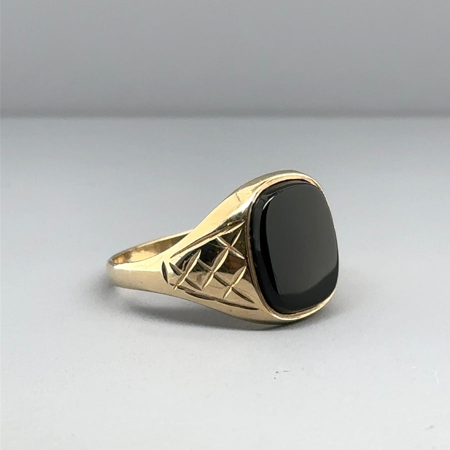 9ct Yellow Gold Onyx Ring - Size P 1/2