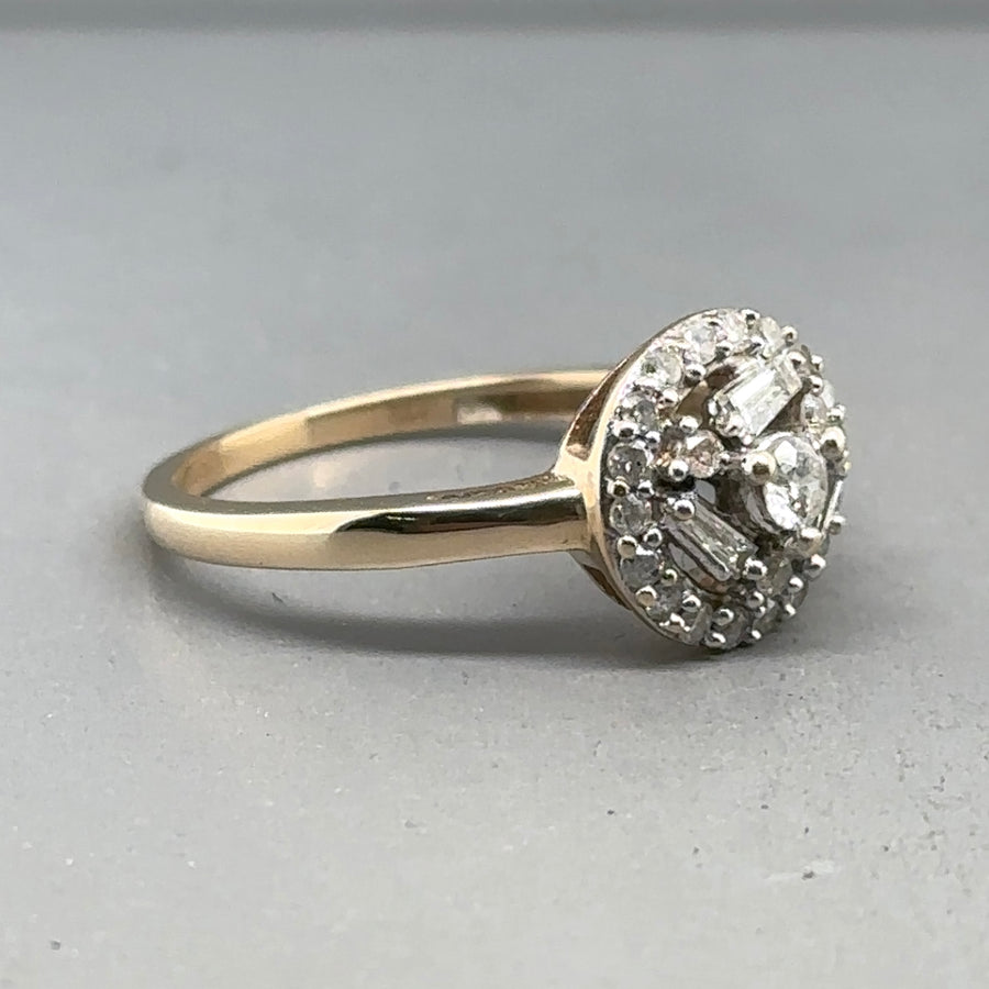 9ct Yellow Gold Diamond Ring - Size N 1/2