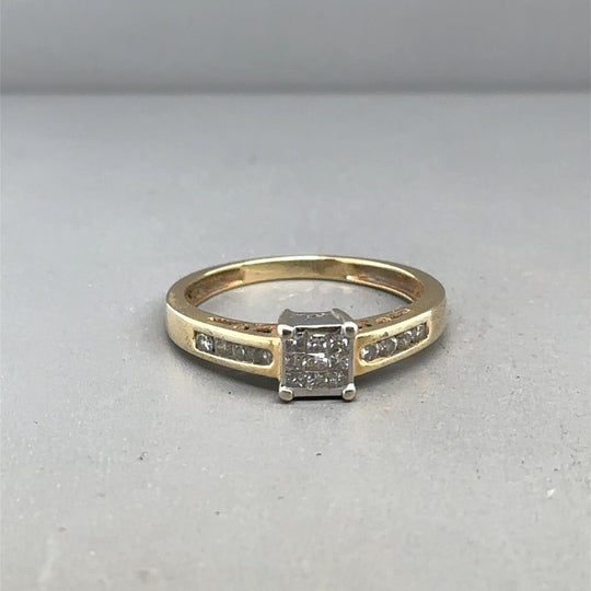 18ct Yellow Gold Square Diamond Cluster Ring with Diamond Shoulders (c. 0.30ct) - Size O