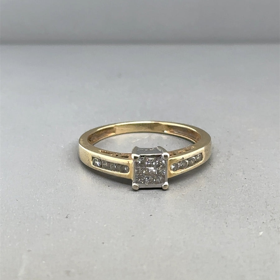 18ct Yellow Gold Square Diamond Cluster Ring with Diamond Shoulders (c. 0.30ct) - Size O