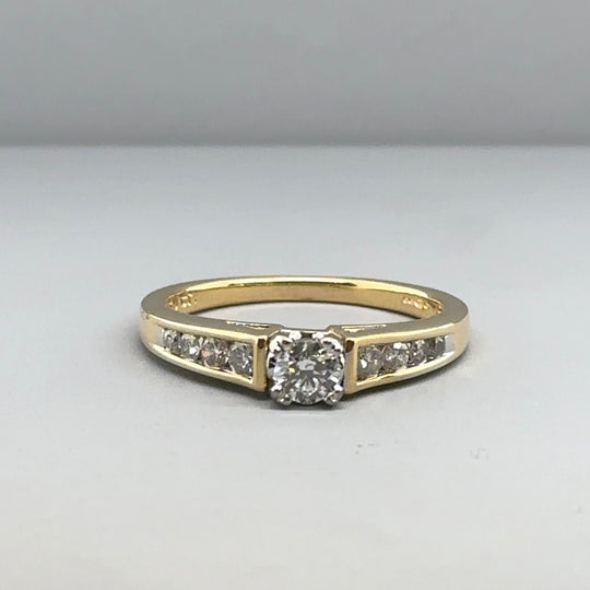 18ct Yellow Gold Single Stone Diamond Ring with Diamond Shoulders (c. 0.60ct) - Size P