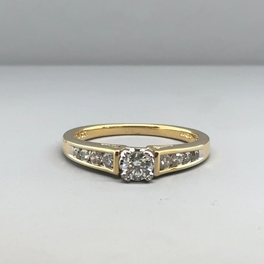 18ct Yellow Gold Single Stone Diamond Ring with Diamond Shoulders (c. 0.60ct) - Size P