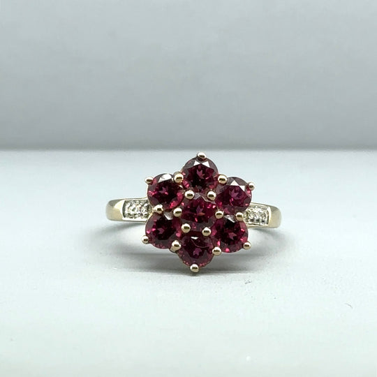 9ct Yellow Gold Garnet Cluster Ring - Size P