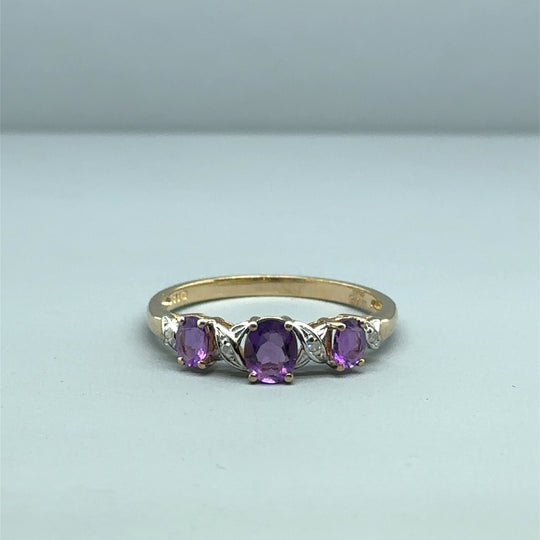 9ct Yellow Gold Amethyst and Diamond Ring (c. 0.10 - 0.15ct) - Size O 1/2
