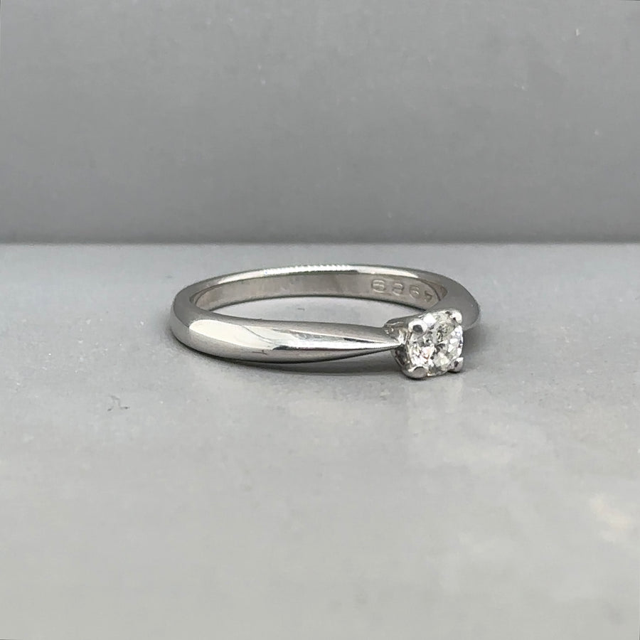 18ct White Gold Single Stone Diamond Ring - Size M