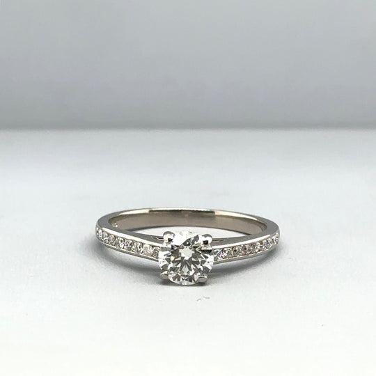 18ct White Gold Single Stone Diamond and Diamond Shoulders (c. 0.70ct) - Size N