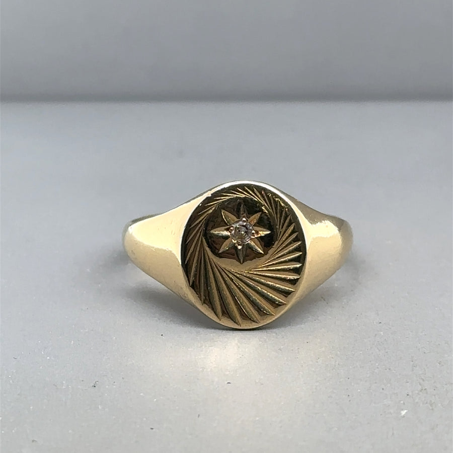 18ct Yellow Gold Single Stone Diamond Round Signet - Size V 1/2