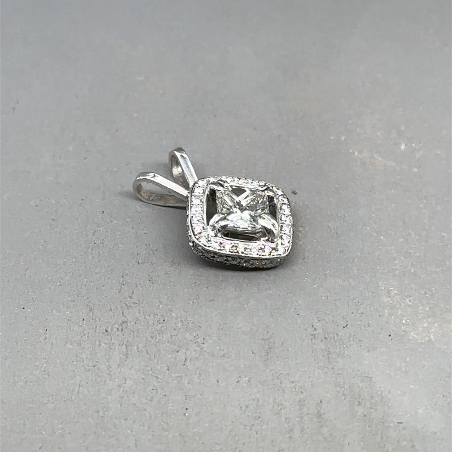 18ct White Gold Diamond Cluster Pendant (c. 0.90ct)