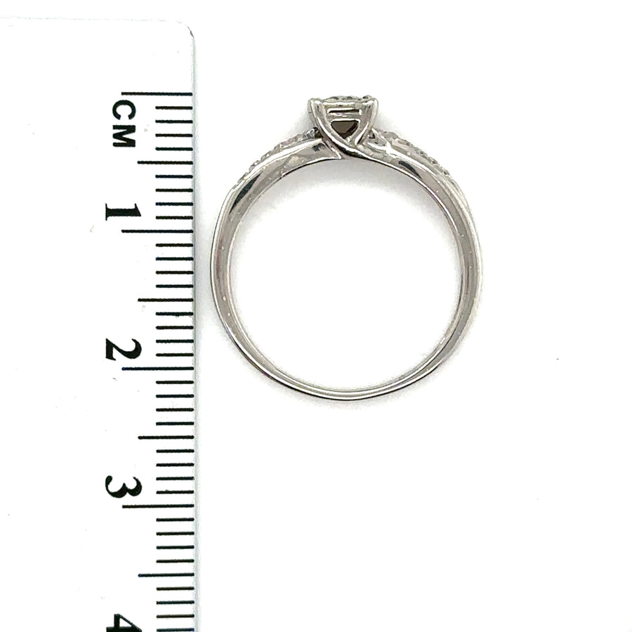 9ct White Gold Diamond Cluster Ring - Size M