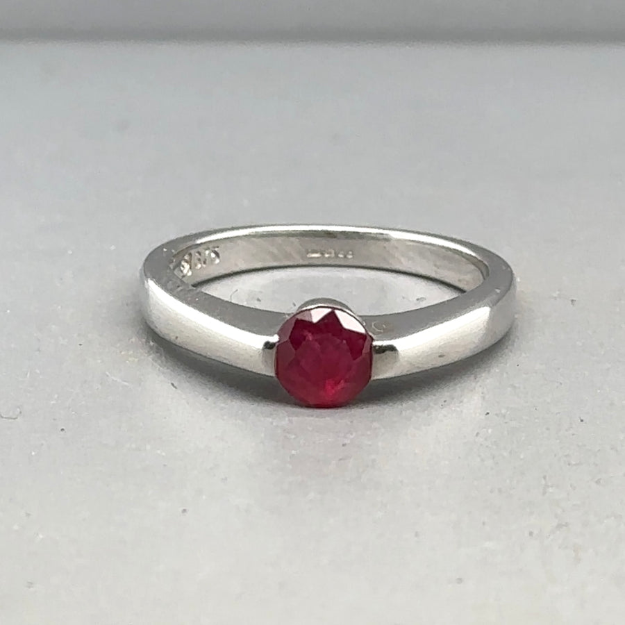 9ct White Gold Single Stone Ruby Ring - Size K 1/2