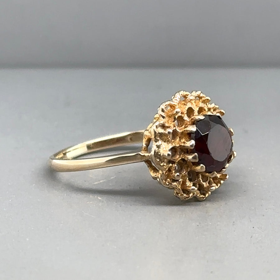 9ct Yellow Gold Garnet Ring - Size L