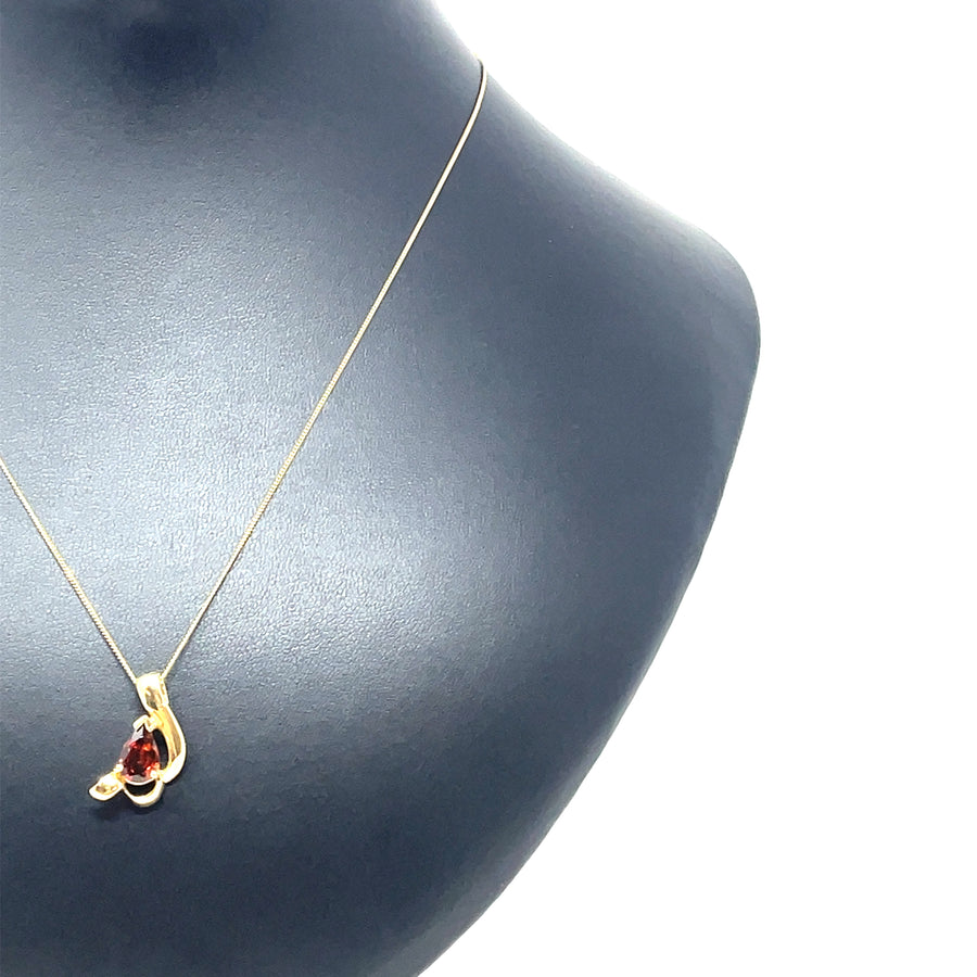 9ct Yellow Gold Fire Garnet Pendant and Chain (20")