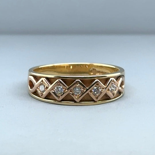 18ct Yellow Gold Diamond Band Ring (c. 0.20ct) - Size S 1/2