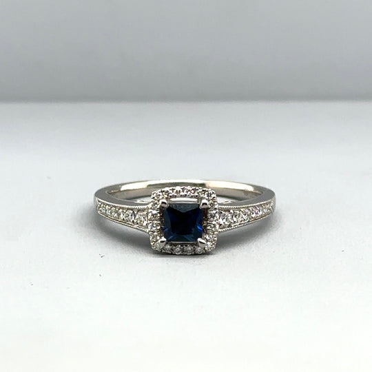 18ct White Gold Diamond and Sapphire Ring (c. 0.15 - 0.20ct) - Size M